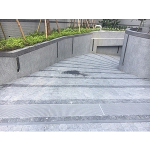 地下室車道水溝蓋