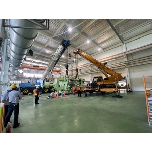 工廠重機械搬運