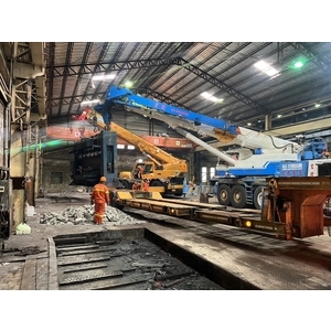 工廠重機械搬運