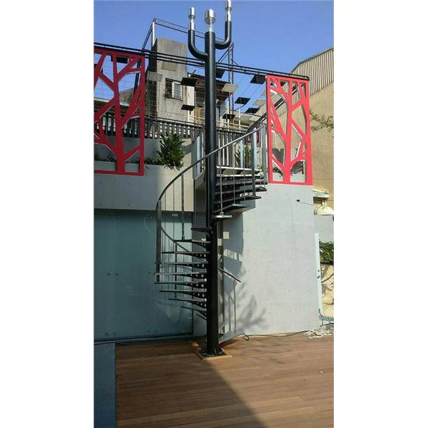 旋轉梯與數型隔柵