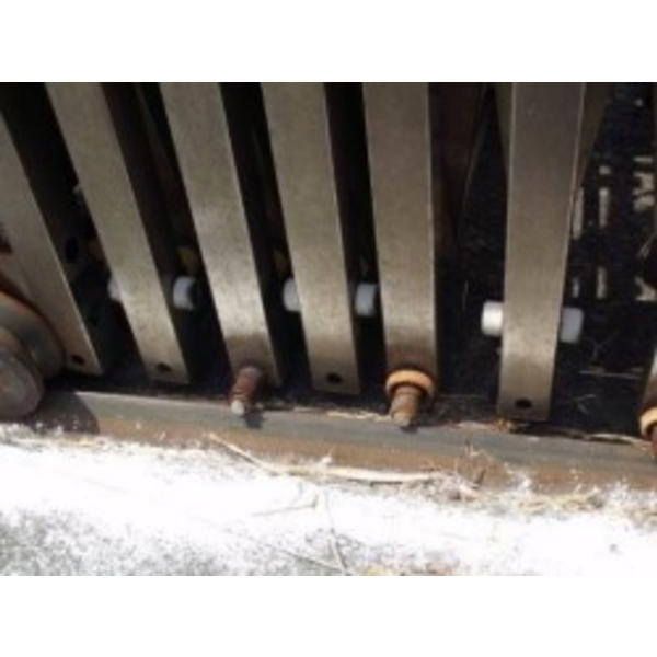 伸縮大門輔助輪脫落更換,振東專業捲門工程行