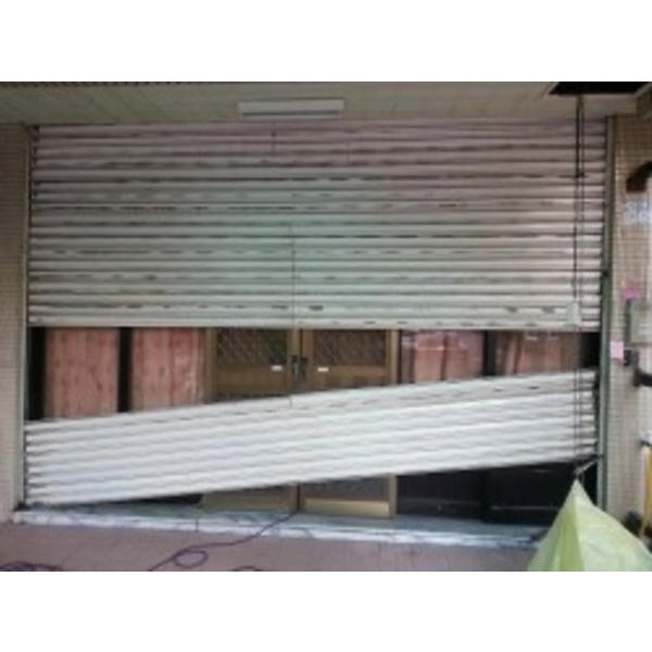 大小們改裝前,振東專業捲門工程行