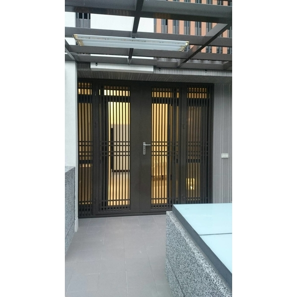 門 門-興泰工程行