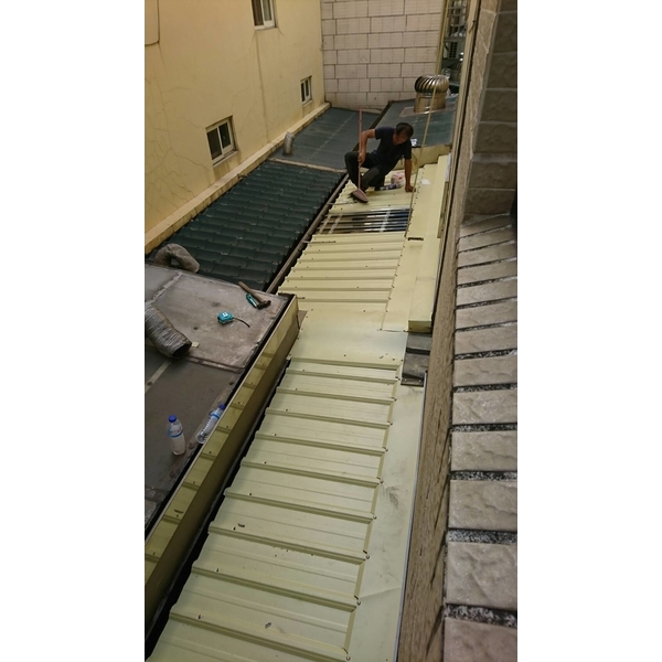 後陽台浪板更換完成