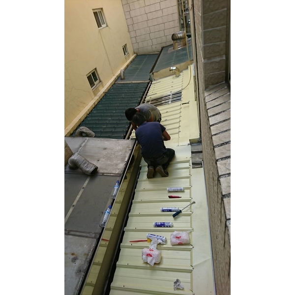 後陽台浪板更換完成