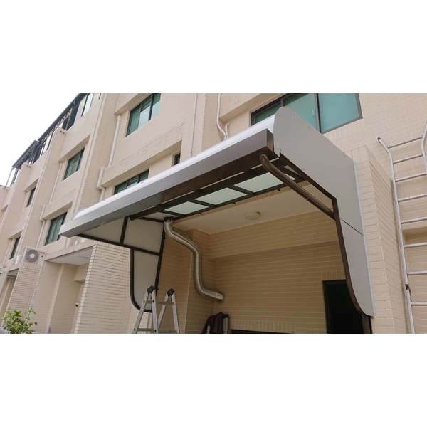 後陽台塑鋁板加玻璃採光罩-興泰工程行