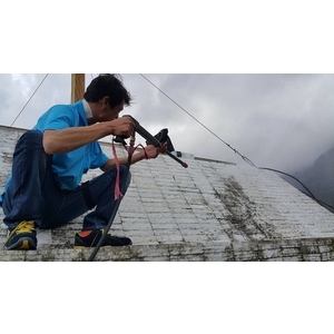 清洗靈骨塔外牆