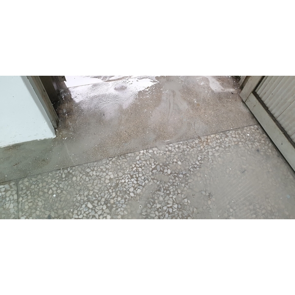 教室地板~除水泥~去鏽~刮油漆~上蠟