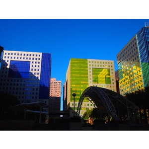 中和連城路遠雄AOC廠辦- 美國首諾Saflex Vanceva 多彩膠合玻璃建案