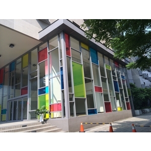 台灣大學藥學系 - 美國首諾Saflex Vanceva 多彩膠合玻璃建案