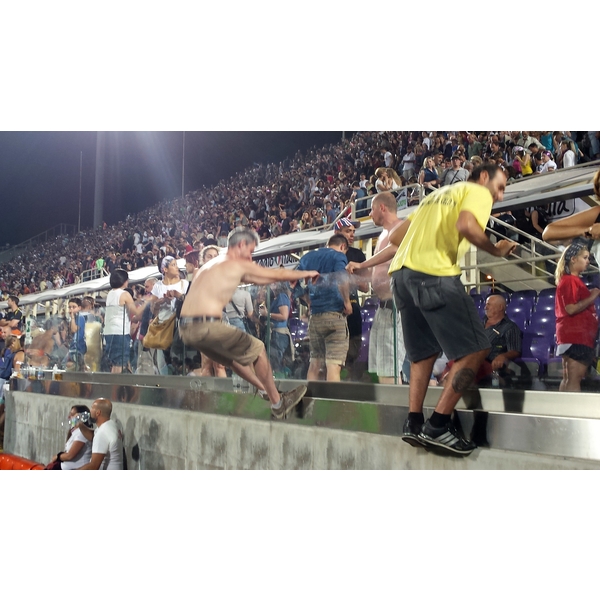 義大利佛羅倫薩足球場採用美國伊士曼首諾Saflex DG 超高強度中間膜作外露欄杆膠合安全玻璃,欣昭實業股份有限公司