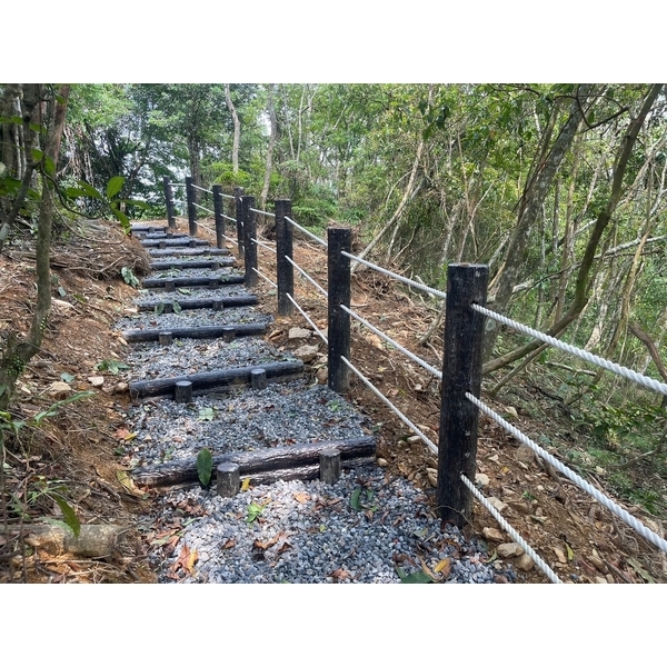 仿木步道階梯及穿繩仿木柱,三榮建材工業股份有限公司