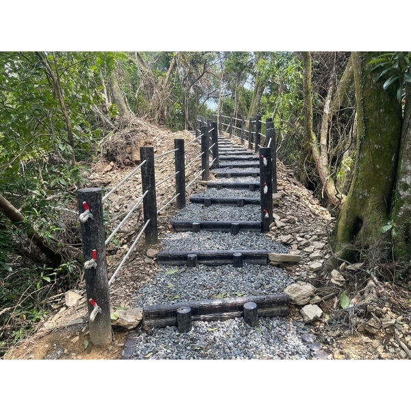 仿木步道階梯及穿繩仿木柱-三榮建材工業股份有限公司