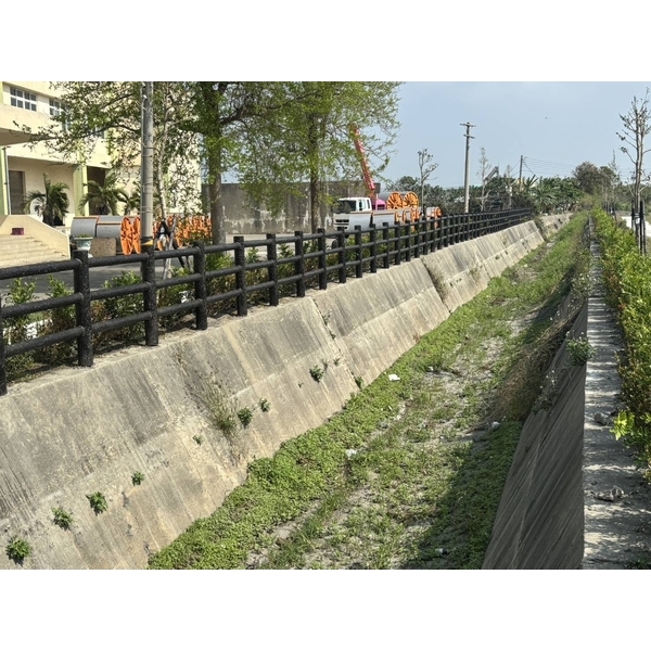 仿櫟木堤岸護欄,三榮建材工業股份有限公司