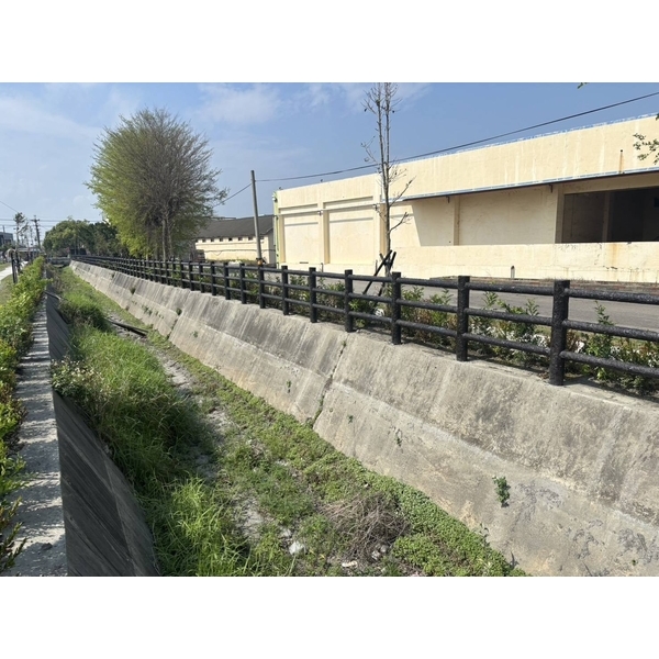 仿櫟木堤岸護欄-三榮建材工業股份有限公司