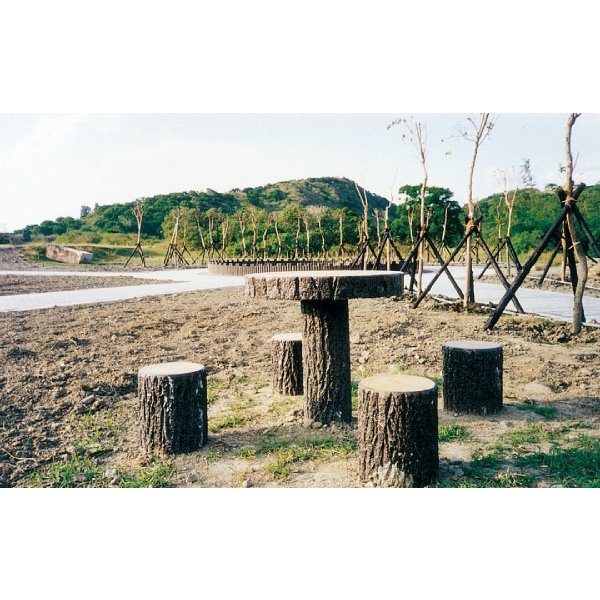 T-3松木桌椅、排樁,三榮建材工業股份有限公司