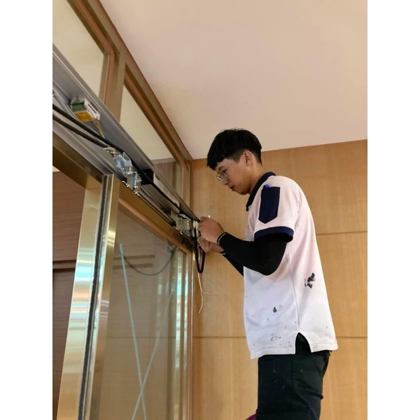 員工施工照-豪品自動門工程有限公司