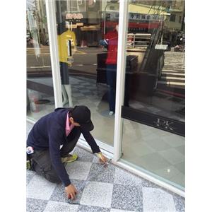 三扇走單重疊鉛板門