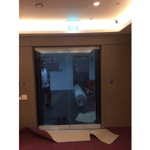 不鏽鋼毛絲黑玻璃自動門