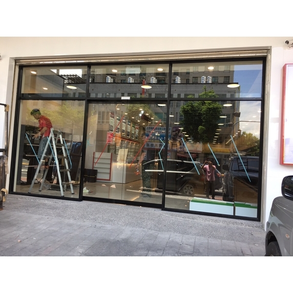 雙開烤漆黑玻璃自動門