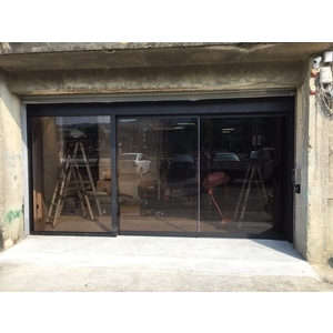 烤漆黑＆茶色玻璃重疊自動門