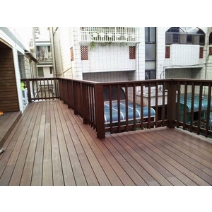 南方松欄杆、冰片木平台