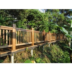 黃金柚木欄杆、棧道