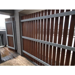 鋼構金檀木木圍籬