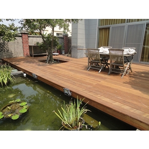 八德工業區廠房休憩木平台