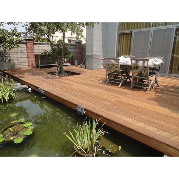 八德工業區廠房休憩木平台