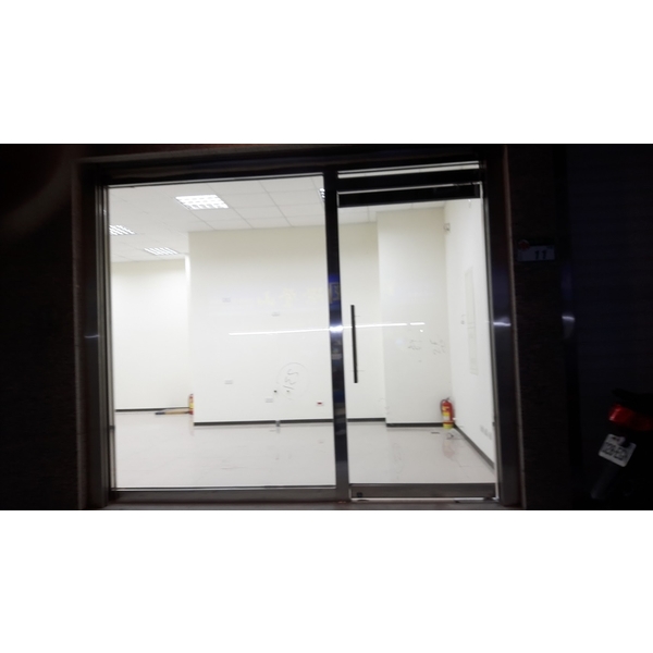 不銹鋼玻璃自動門