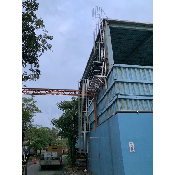 不鏽鋼爬梯,育鴻工程行