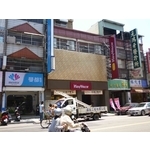 廣告招牌-奇威名品-大里 - 諭越廣告工程有限公司