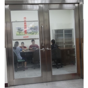 防火玻璃推開門 , 九龍開發事業有限公司