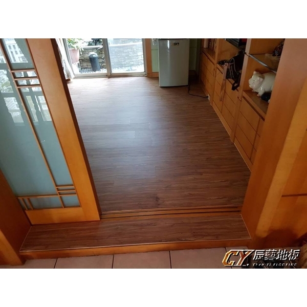 6.4寸超耐磨-赤松-辰藝地板企業社