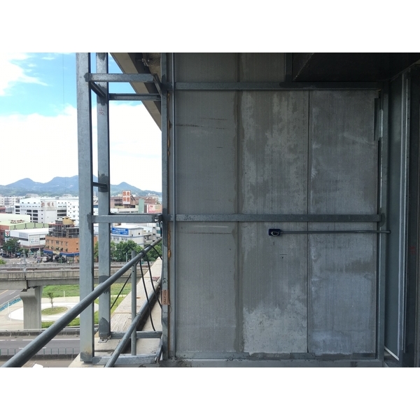 遠雄95隔戶牆延伸到前陽台