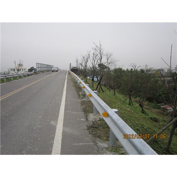 w型鋼鈑護欄,子強金屬工業有限公司