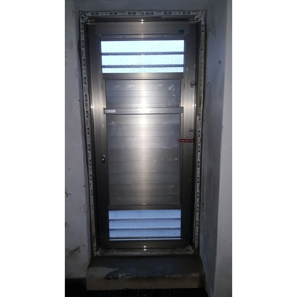 淡水 營區頂樓安全門