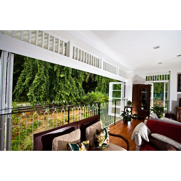 Sapphire-Bi-fold-Door-4