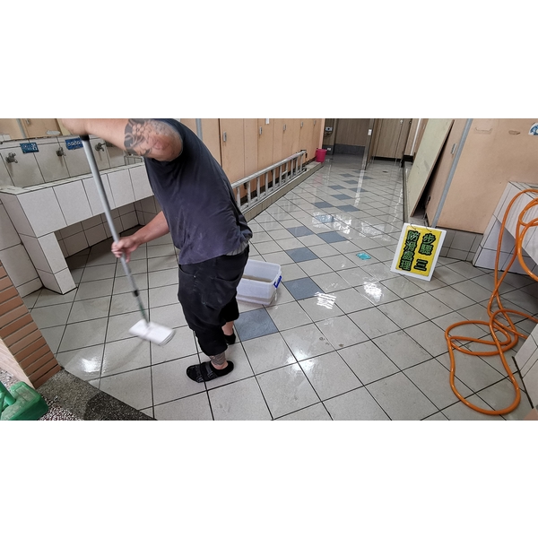 無障礙廁所改善工程（地坪止滑）(1)-玄閎科技有限公司