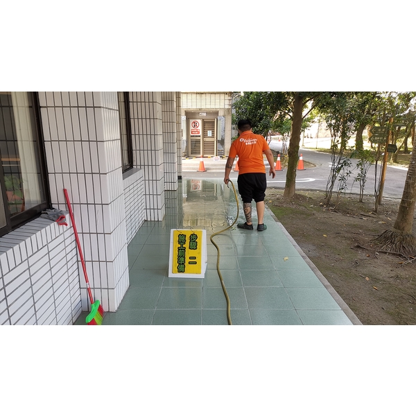 走道止滑工程(1) 走道止滑工程(1)-玄閎科技有限公司