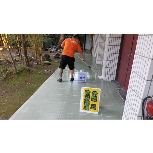 走道止滑工程(1) 走道止滑工程(1)-玄閎科技有限公司