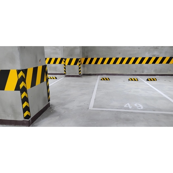 防撞條+車輪檔施工-旭宏國際有限公司