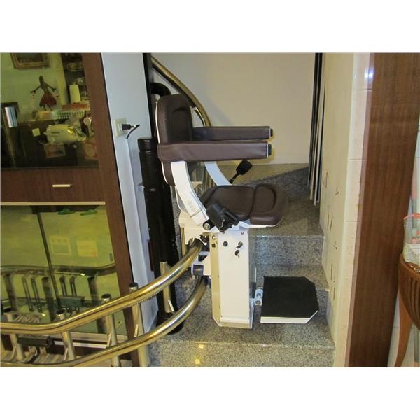 彎曲型樓梯升降椅,鐵獅福祉科技有限公司