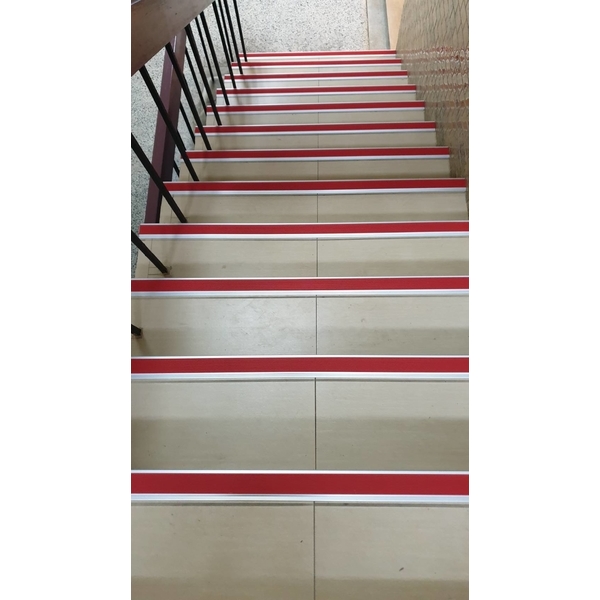 大園工業區服務中心(樓梯止滑板+鋁合金壓條)-晉源裝潢有限公司