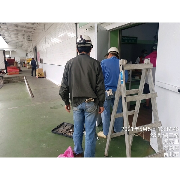 內湖大潤發-防火平推鎖＆門弓器 6張-聖福龍有限公司