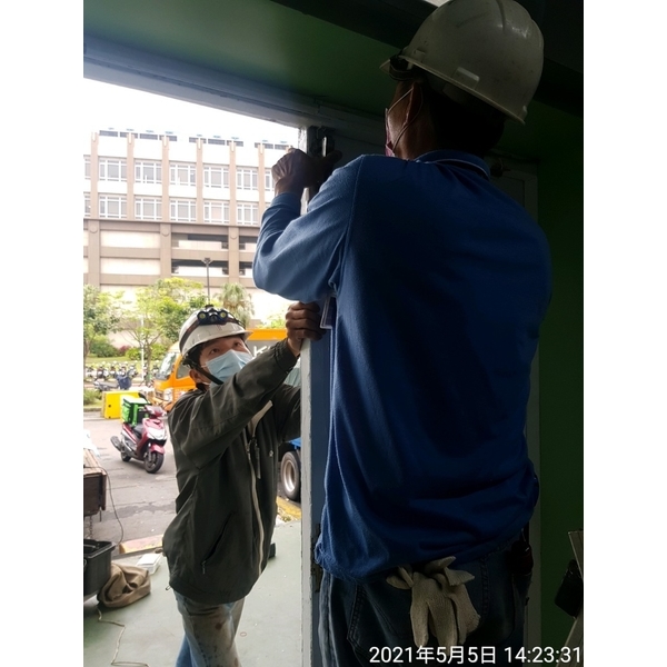 內湖大潤發-防火平推鎖＆門弓器 6張-聖福龍有限公司