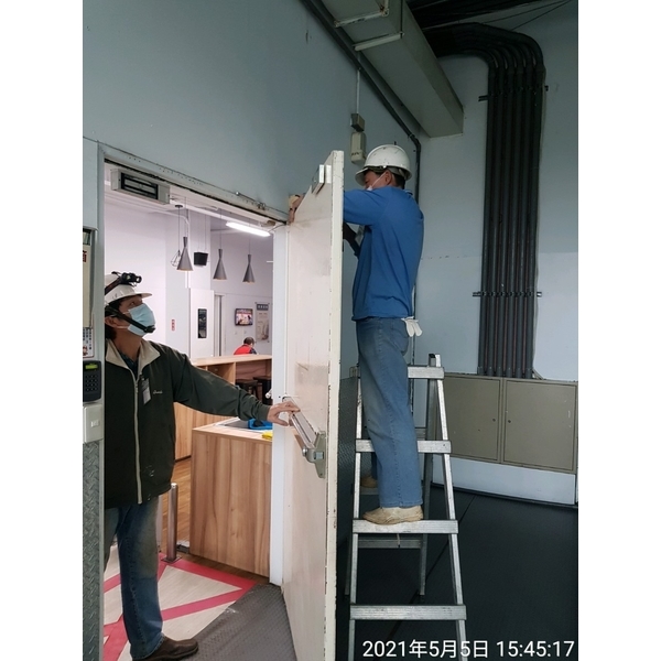 內湖大潤發-防火平推鎖＆門弓器 6張-聖福龍有限公司