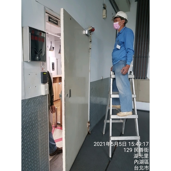 內湖大潤發-防火平推鎖＆門弓器3-聖福龍有限公司