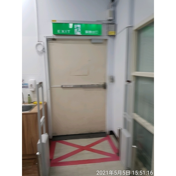 內湖大潤發-防火平推鎖＆門弓器3-聖福龍有限公司